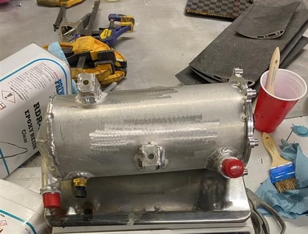 Welded aluminum oil reservoir